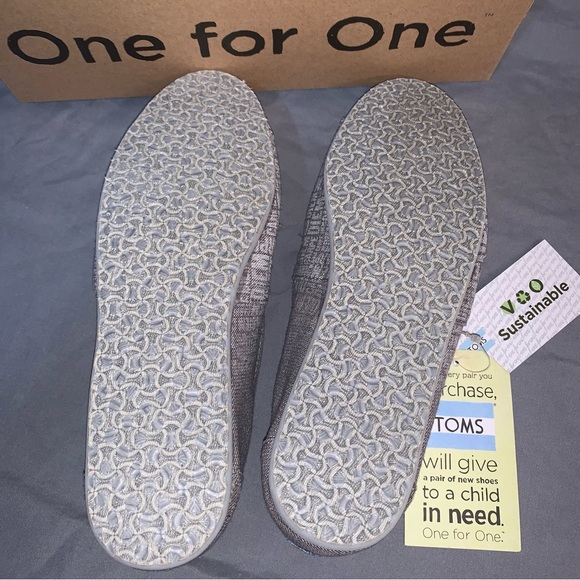 ‘grey’ Carpe Diem TOMS canvas sustainable vegan friendly - Picture 3 of 3